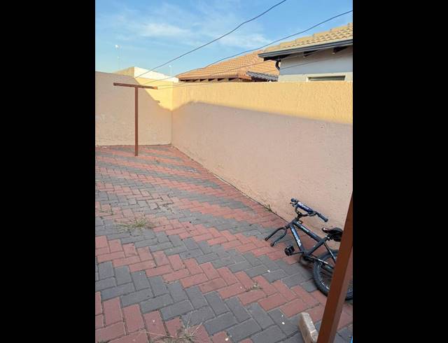 2 BEDROOM HOUSE FOR SALE IN CLAYVILLE